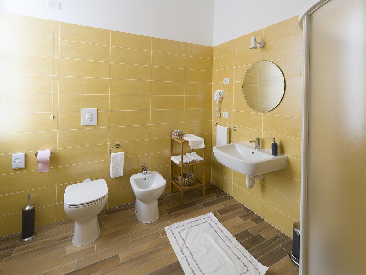 La Nostra Casa In Centro Otel Lecco Dış mekan fotoğraf